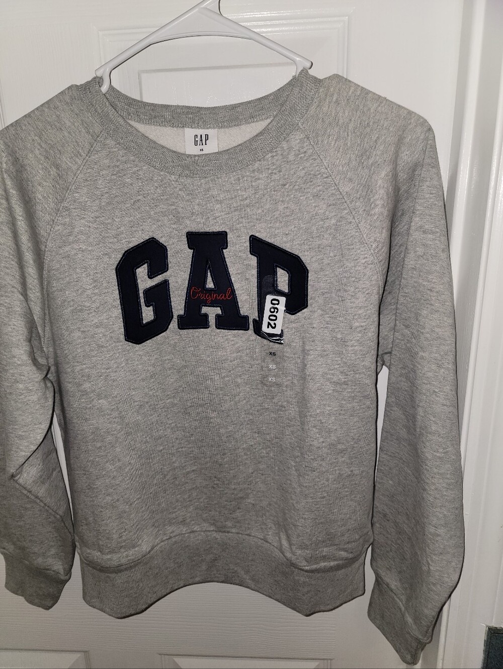 NWT Gap Women's XS Gray Embroidered Logo Fleece Sweatshirt